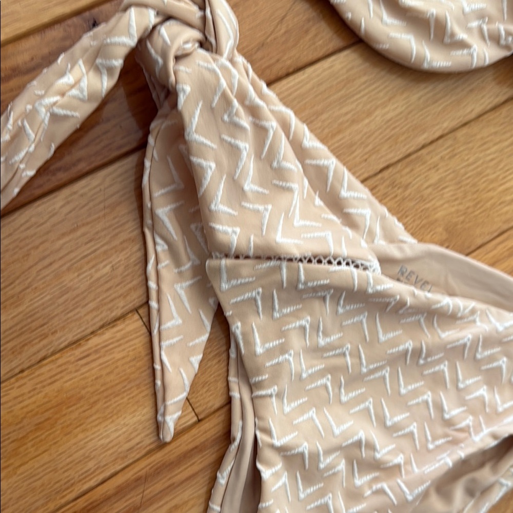 Revel Rey Swim Resort Top - Picture 4 of 7